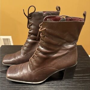 Nine West Elegant Brown Lace-Up Boots